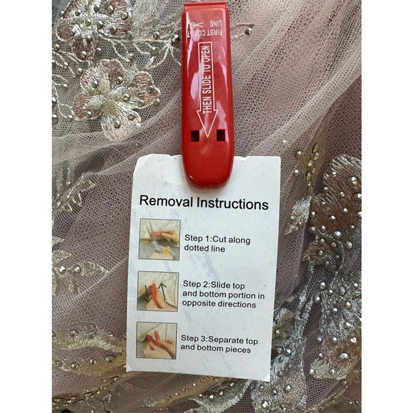 Mac Duggal Embroidered Lace Gown Vintage Lilac Size 14 - Picture 7 of 9